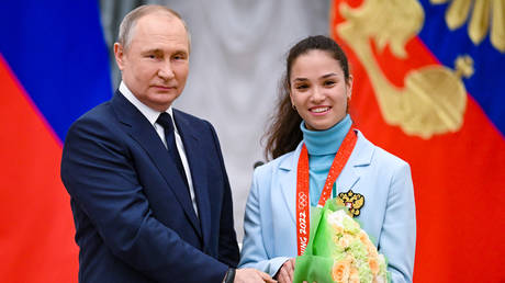 Stepanova and her fellow Olympians were welcomed by President Putin at the Kremlin after the 2022 Beijing Games. © RIA / Vladimir Astapkovich
