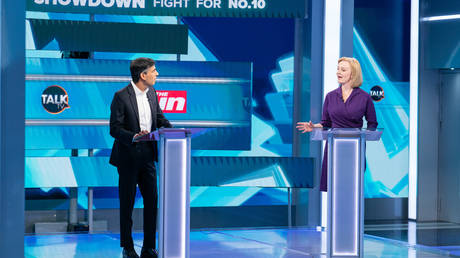 Liz Truss and Rushi Sunak during a televised debate in London, UK, July 26, 2022. © Dominic Lipinski / Getty Images
