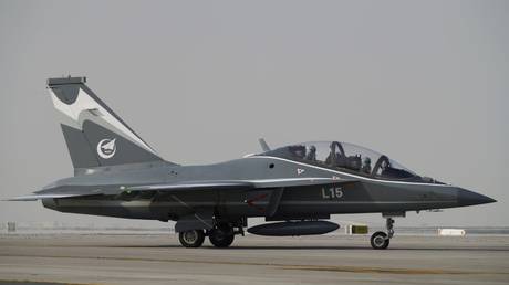A Chinese L-15 fighter jet.