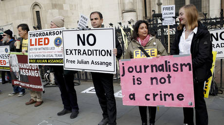 Assange’s lawyers and journalists sue CIA