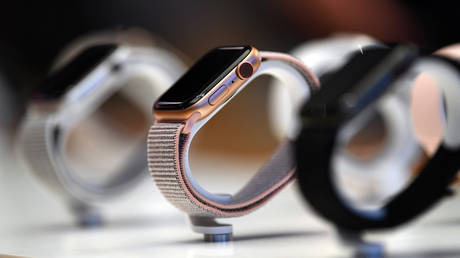 Apple Watches displayed at an Apple store. © AFP / Saeed Khan