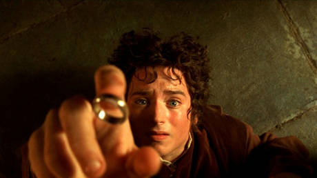 "The Lord of the Rings: The Fellowship of the Ring" by Peter Jackson, 2001. ©  New Line Cinema