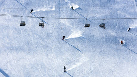 Swiss ski resorts face power pressures