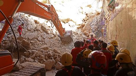 Bodies pulled from landslide-stricken shrine (VIDEOS)