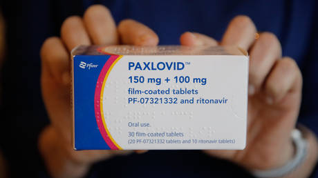 A box of 'Paxlovid', the Pfizer drug for which the Ministry of Health has signed a procurement agreement with Pfizer, is displayed at the Ministry of Health. © EUROPA PRESS / C.Lujan.POOL via Getty Images