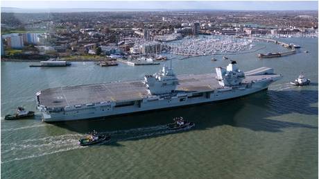 UK Royal Navy’s aircraft carrier ‘HMS Prince of Wales’ in Portsmouth, February 4, 2022. © Andrew Matthews / PA Images / Getty Images