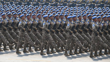 Chinese troops march during a military parade in Tiananmen Square in Beijing. © AFP / Greg Baker