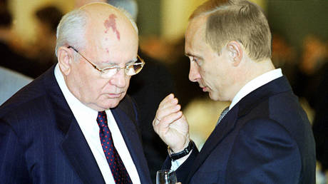 FILE PHOTO: Russian President Vladimir Putin and former USSR President Mikhail Gorbachev, 12 June 2002