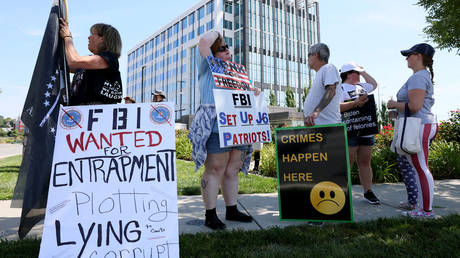Trump supporters protest outside FBI building © Getty Images / Jessica Rinaldi