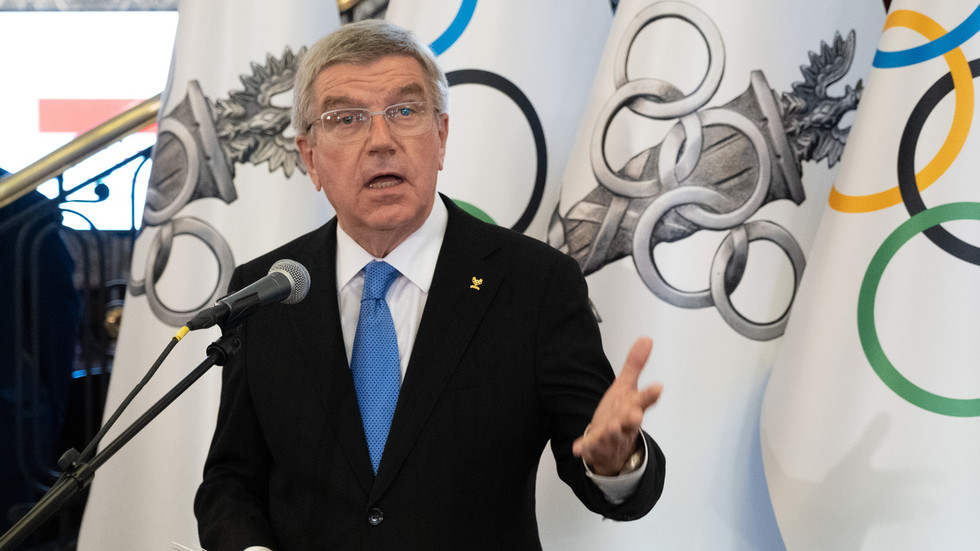 IOC chief feedback on French police amid Paris Olympics issues — RT Sport News