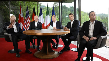G7 добивается ограничения цен на российскую нефть — Reuters