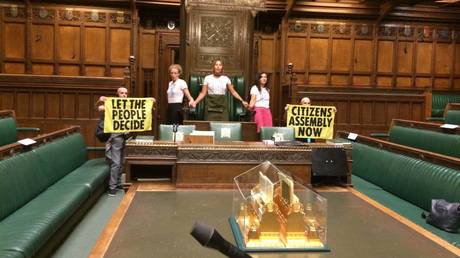 Climate activists superglue themselves in parliament