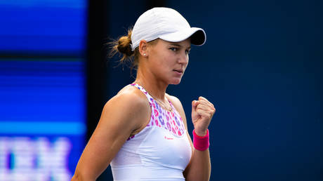 Two more Russians surge into US Open fourth round