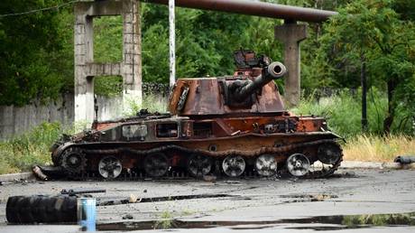 An Akatsiya self-propelled gun destroyed at the Azovstal steel plant in Mariupol. © Sputnik / Pavel Lisitsyn