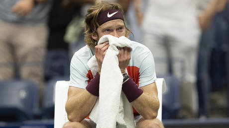 Emotional Russian star bows out in New York (VIDEO)