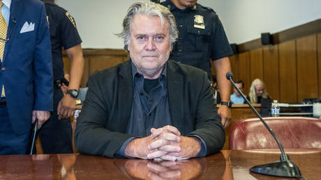 Former White House strategist Steve Bannon waits for his arraignment in the Manhattan State Supreme Court after surrendering to authorities in New York City, September 8, 2022.