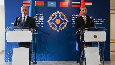 CSTO Secretary General Stanislav Zas and Armenian Security Council Secretary Armen Grigoryan attend a news conference in Yerevan, Armenia, SEptember 17, 2022
