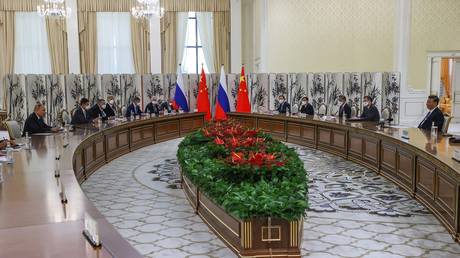 Russian President Vladimir Putin meets with China's President Xi Jinping on the sidelines of the Shanghai Cooperation Organisation (SCO) leaders' summit in Samarkand on September 15, 2022.