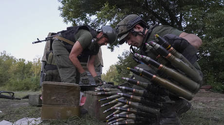 Ukrainian servicemen prepare their weapon to fire on Russian positions in Kharkov region, Ukraine,August 24, 2022