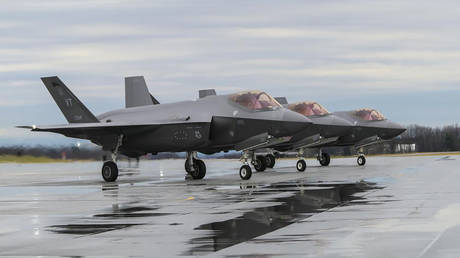 Swiss leaders shrug off referendum on F-35 deal