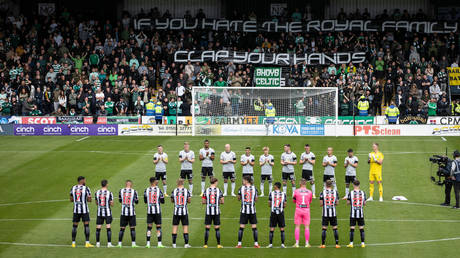 Scottish football fans sing anti-monarchy chant during Queen Elizabeth tribute (VIDEO)