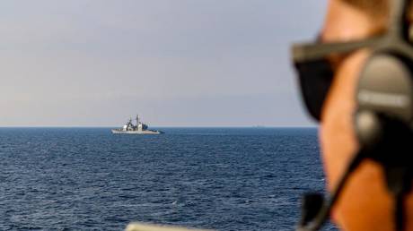 FILE PHOTO: Ticonderoga-class guided-missile cruiser USS Chancellorsville (CG 62) transiting the Taiwan Strait alongside USS Antietam (CG 54), August 28, 2022