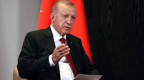 El presidente turco, Recep Tayyip Erdogan, asiste a una reunión al margen de la cumbre de la Organización de Cooperación de Shanghai (OCS) en Samarcanda.