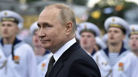 Russian President Vladimir Putin (C) reviews the troops as he attends a naval parade marking Navy Day on July 31, 2022, St. Petersburg, Russia