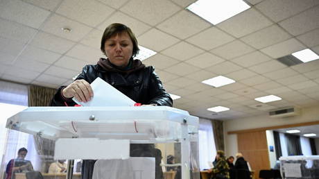 Donbass republic expects to announce referendum results by evening