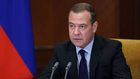 Медведев назвал американского генерала в отставке идиотом