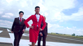Major airline allows male staff to wear skirts