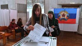 'Geleceğimizi farklı hayal edemiyorum': Donbass sakinleri neden Rusya'ya katılmak için oy kullandıklarını açıklıyor