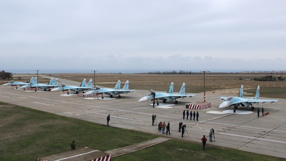 Major fire breaks out at Crimean airfield (VIDEO)