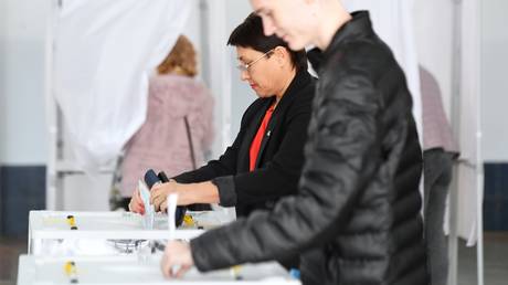 Voters at the referendum on the accession of Zaporozhye Region to Russia at a polling station in Melitopol.