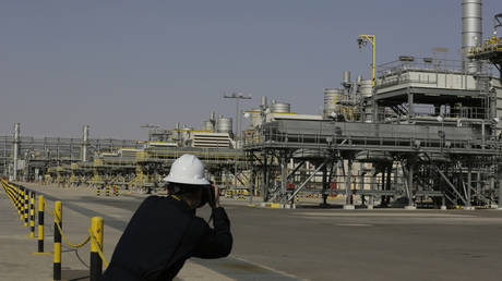 Saudi Arabia hikes oil prices for US – Bloomberg