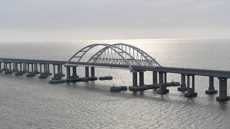 «Теракт»: как Крымский мост стал ключевой дорогой для России и крупной мишенью для Украины