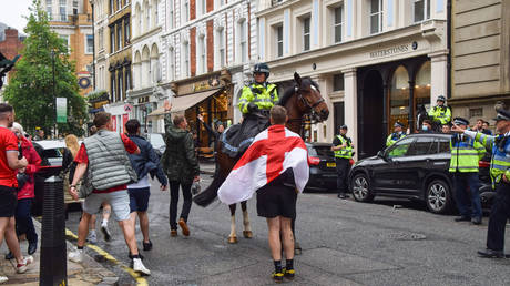 UK bans over 1,000 fans from Qatar World Cup