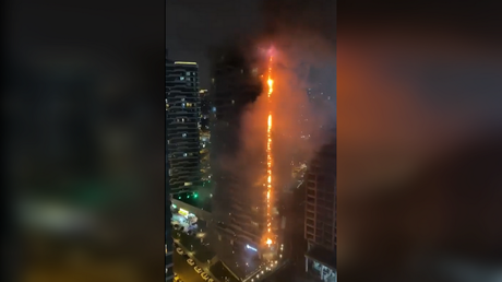 Tower block catches fire in Istanbul