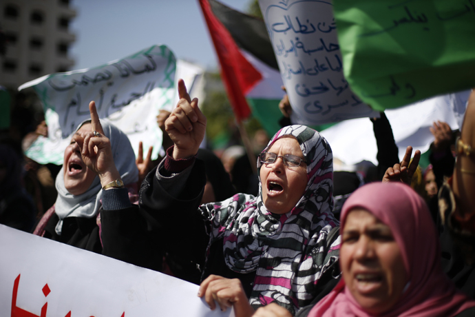 Palestinian women take part in a protest against the death of a Palestinian detainee in an Israeli jail, in Gaza City February 24, 2013. (Reuters / Suhaib Salem)