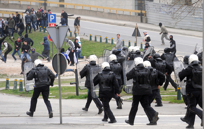 Macedonian riot police clash with ethnic Albanians during a demonstration in Skopje on March 2, 2013 (AFP Photo / Robert Atanasovski)