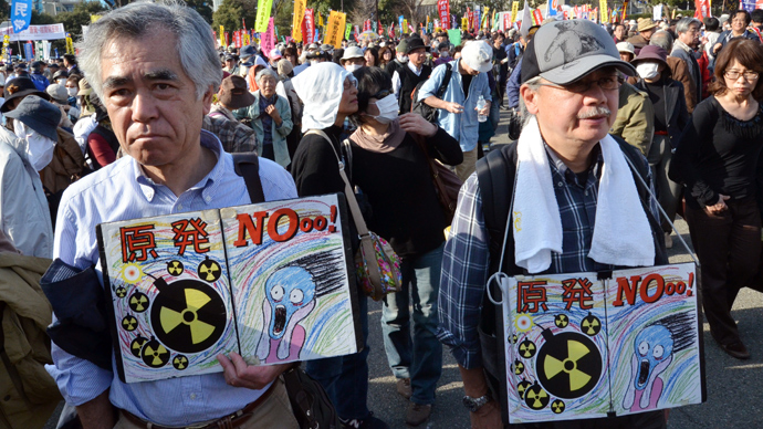 Protestors hold placards at an anti nuclear rally in Tokyo on March 9, 2013 (AFP Photo / Yoshikazu Tsuno)