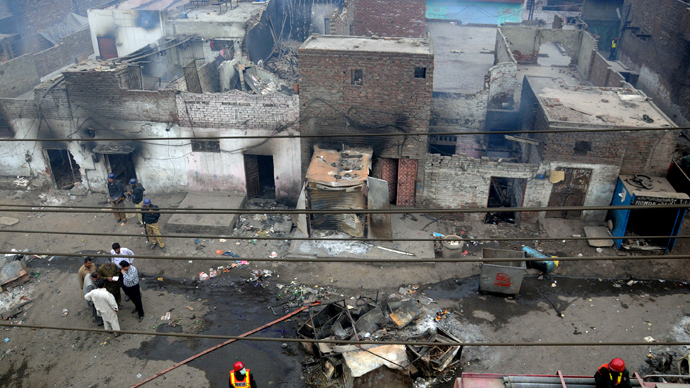 Pakistani police officials examine the burnt out houses of members of the Christian community attacked by Muslim demonstrators during a protest over alleged blasphemous remarks by a Christian in a Christian neighborhood in Badami Bagh area of Lahore on March 9, 2013 (AFP Photo / Arif Ali)