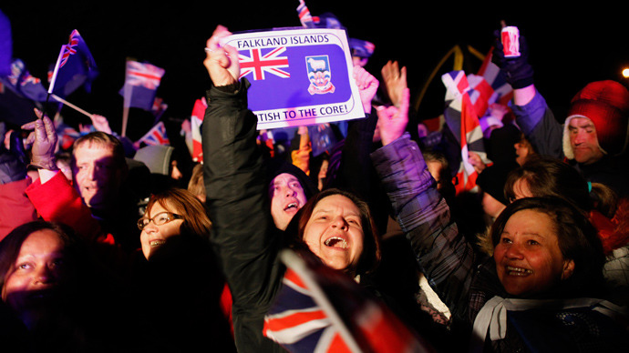 Falklands vote to remain part of Britain