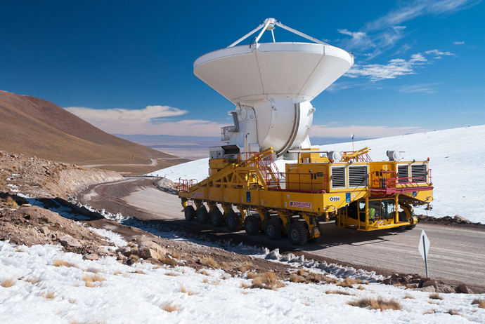 The first European antenna for the Atacama Large Millimeter/submillimeter Array (ALMA) transported to the observatoryâs Array Operations Site. Credit: ESO