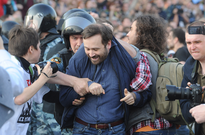 Police detain State Duma deputy Ilya Ponomaryov during the March of Millions protest rally on Moscow's Bolotnaya Square (RIA Novosti / Iliya Pitalev) 