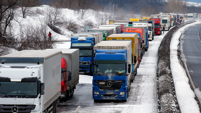 Vehicles are seen at the M1 highway, 80 km west of Budapest, March 15, 2013 (Reuters / Laszlo Balogh)
