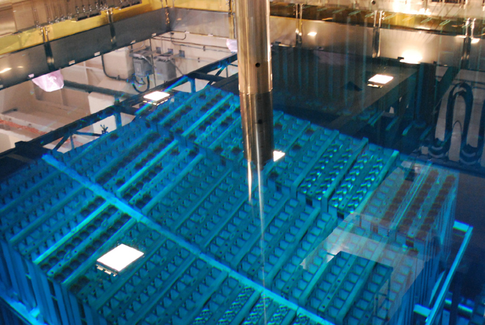 MOX fuel storage pool inside the Tokyo Electric Power CO's (TEPCO) Fukushima No.1 plant third reactor building at Okuma town, Futaba district in Fukushima prefecture with the reactor situated behind the poolon August 21, 2010 (AFP Photo / JIJI Press)