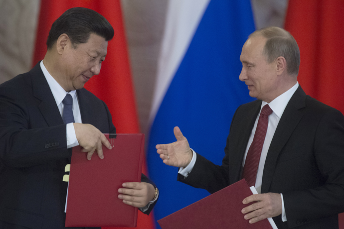 Russian President Vladimir Putin (right) and President Xi Jinping at the signing of a joint statement on deepening mutually beneficial cooperation and relations, March 22, 2013. (RIA Novosti / Sergey Guneev)