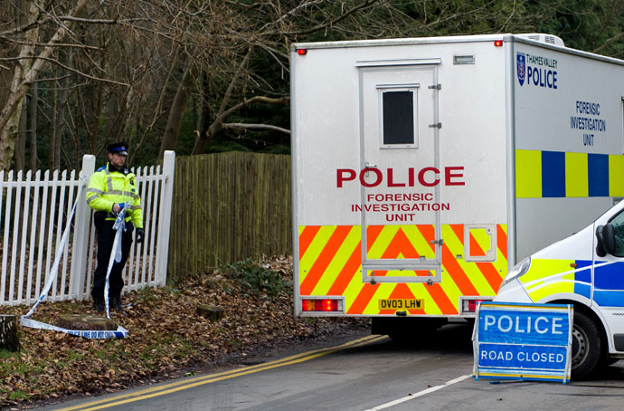 A police forensic vehicle passes through the road block near to the house of of Russian tycoon Boris Berezovsky in Sunningdale, Berkshire, southwest of London, on March 24, 2013.(AFP Photo / Leon Neal)
