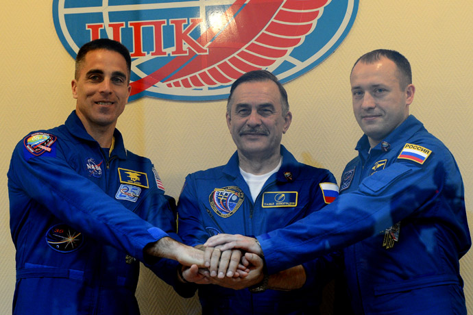 From left: A NASA astronaut Christopher Cassidy and Roskosmos cosmonauts Pavel Vinogradov and Alexander Misurkin pictured after a pre-flight news conference of the Soyuz TMA-08M spaceship crew. (RIA Novosti/Ramil Sitdikov)